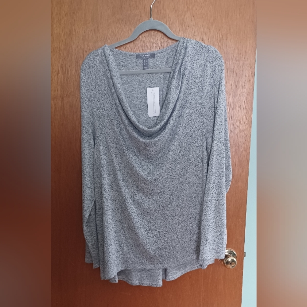 Lisa Rinna Ladies Gray Scoop Neck Sweater